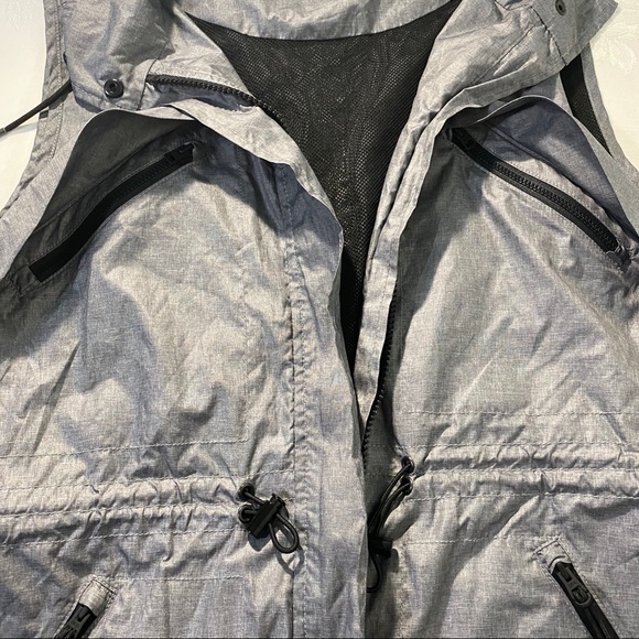 Lou & Grey utility zip up vest cinched with hide away hood size XS - Picture 8 of 9